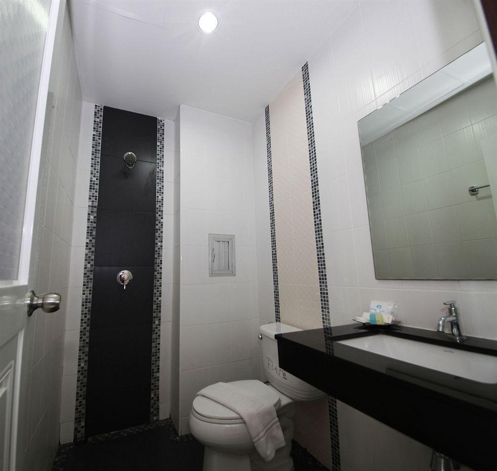 Oyo 75321 Gemma Patong Hotel Phuket Exterior foto